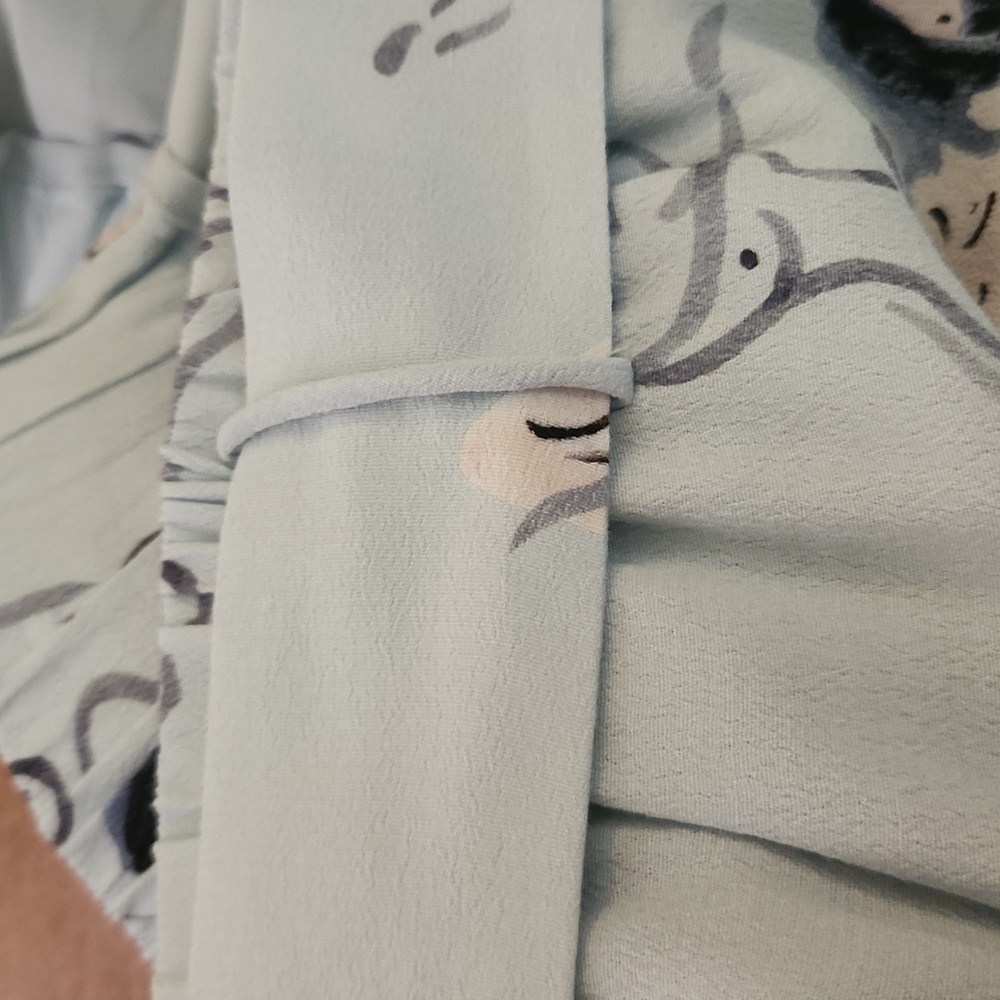 Aritzia's Wilfred whimsical, cropped Wide-Legged Crop Pant sz m French inspired. - Picture 7 of 9
